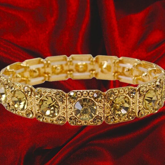 Crystal stretch bracelet with golden topaz crystals and textured bead trim - Picture 5 of 7